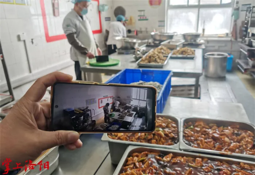 掃碼可看學校食堂后廚直播！